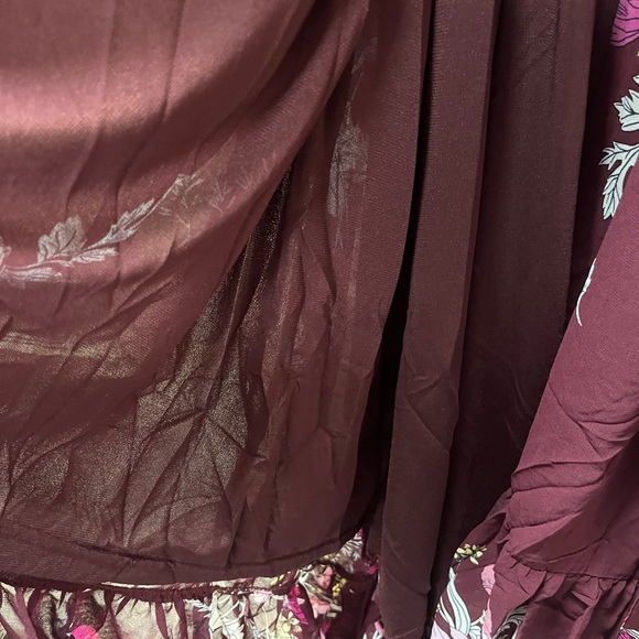 Burgundy flower wrap dress with liner wear to any occasion - Picture 4 of 4